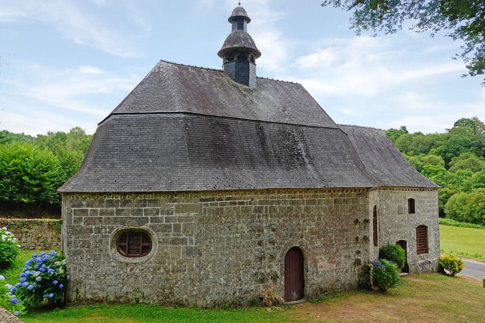 Nos-dimanches-patrimoine-la-chapelle-Notre-Dame-du-Guelhouit-unique