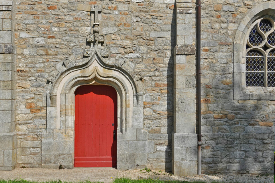 La très belle porte sud d'inspiration néo-ghothique © Hubert Carlier